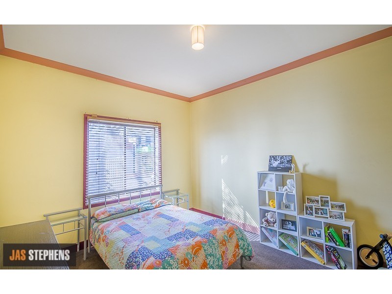 18 Vernon Street, South Kingsville VIC 3015