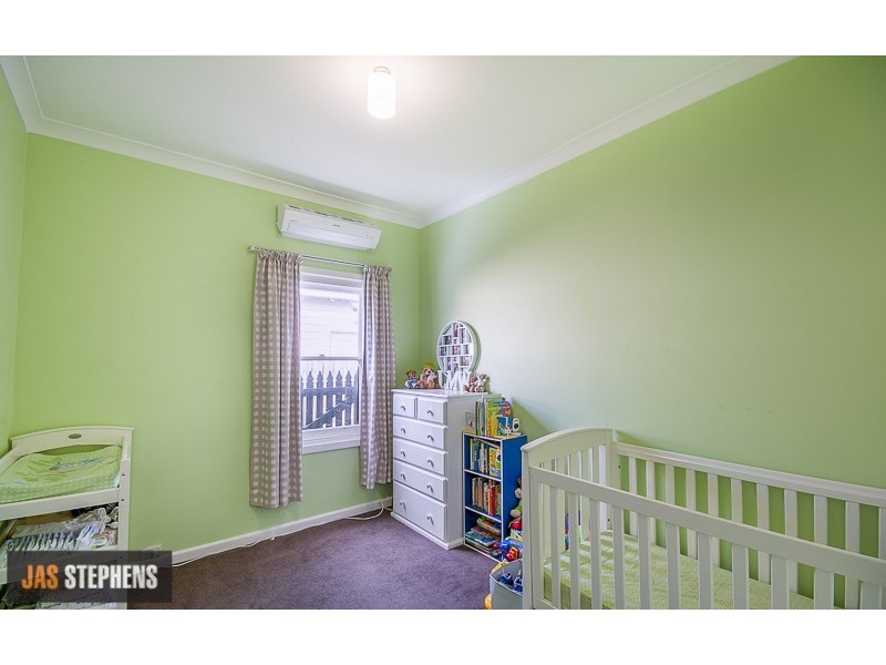 18 Vernon Street, South Kingsville VIC 3015