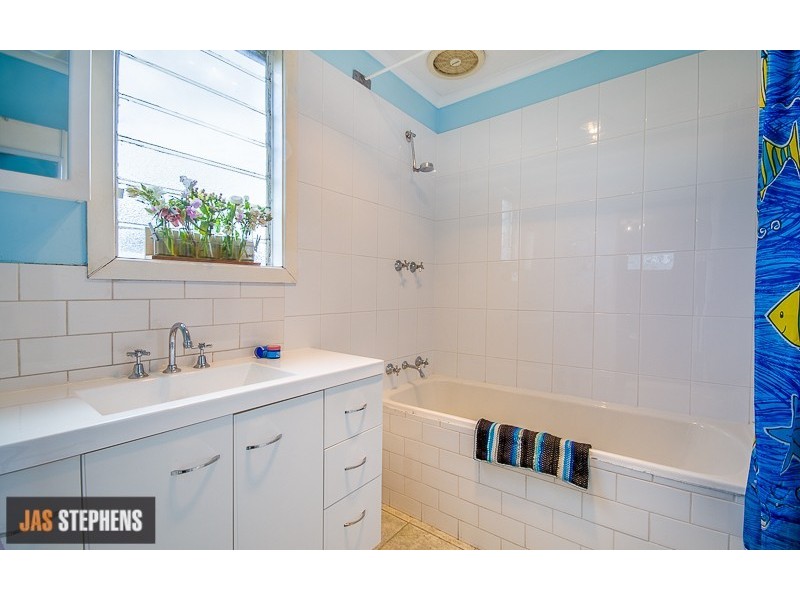 18 Vernon Street, South Kingsville VIC 3015