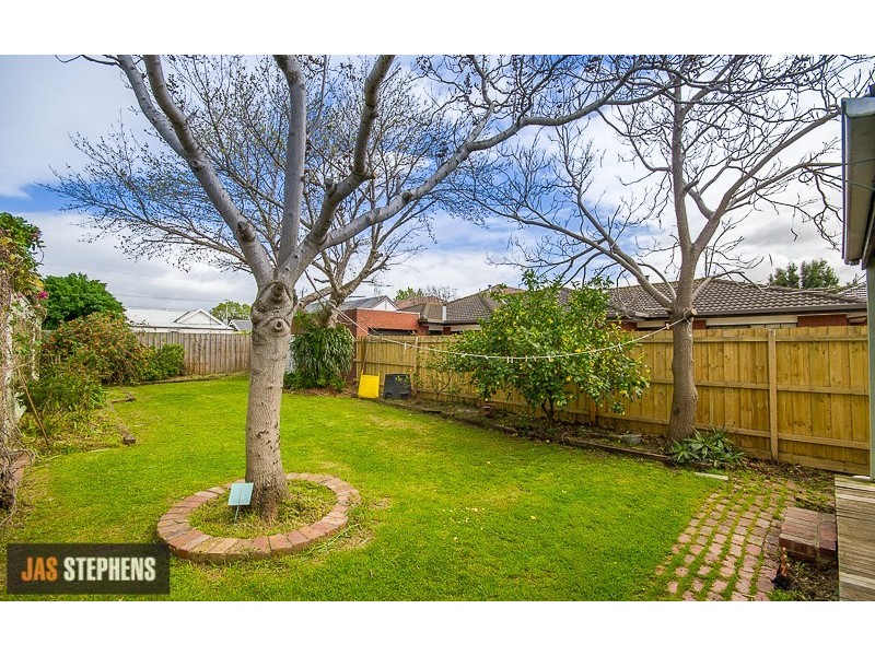 18 Vernon Street, South Kingsville VIC 3015