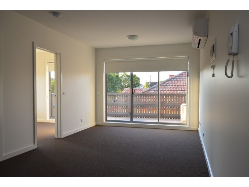 2/24 Empire Street, Footscray VIC 3011