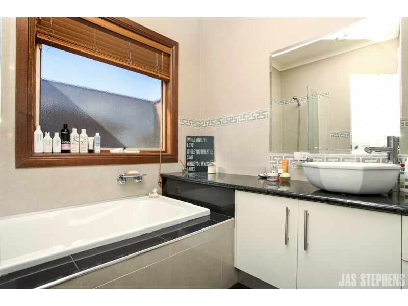 2/604 Barkly Street, West Footscray VIC 3012