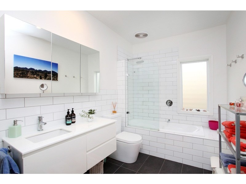 8 Junction Street, Seddon VIC 3011