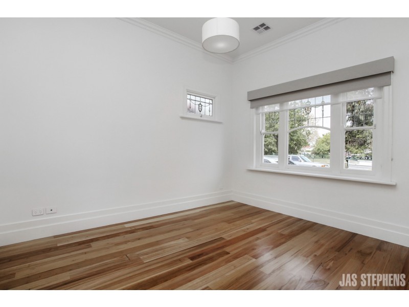 25 Greig Street, Seddon VIC 3011