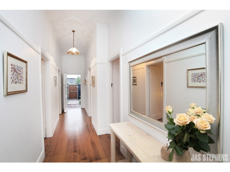 82 Ashley Street (Corner Essex St), West Footscray VIC 3012