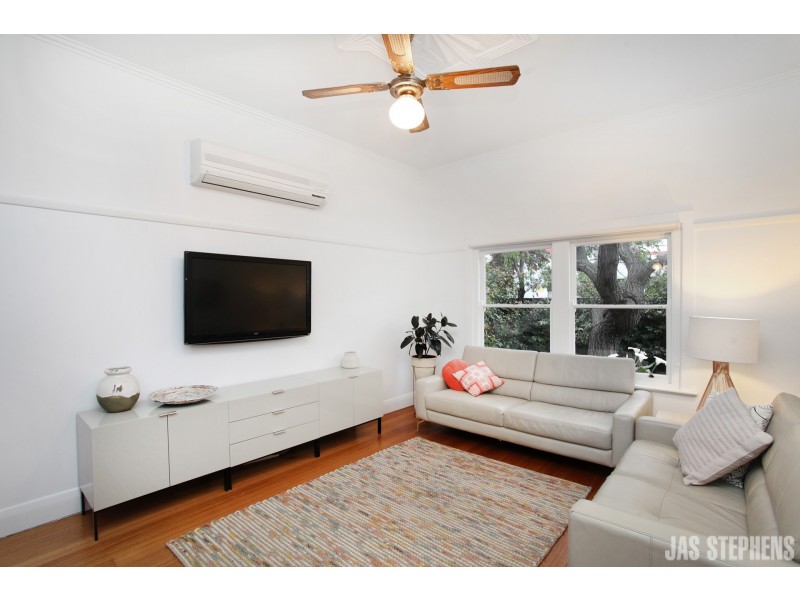 82 Ashley Street (Corner Essex St), West Footscray VIC 3012