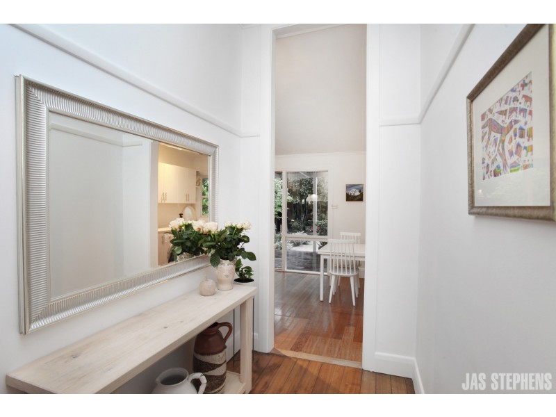 82 Ashley Street (Corner Essex St), West Footscray VIC 3012