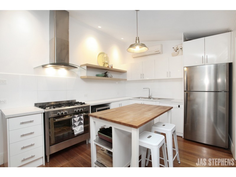 82 Ashley Street (Corner Essex St), West Footscray VIC 3012