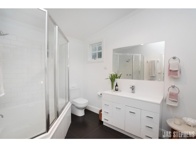 82 Ashley Street (Corner Essex St), West Footscray VIC 3012