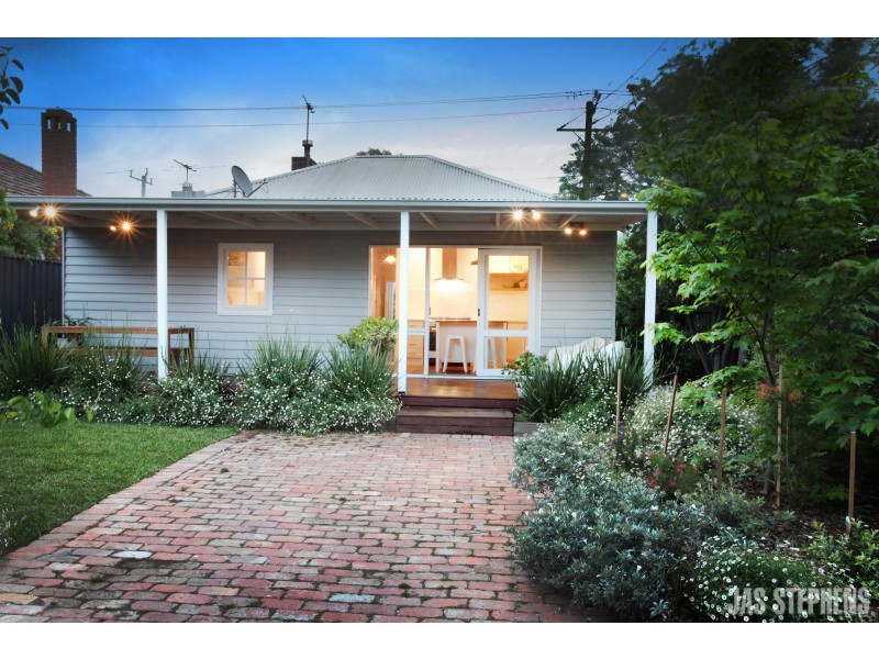 82 Ashley Street (Corner Essex St), West Footscray VIC 3012