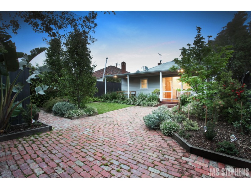 82 Ashley Street (Corner Essex St), West Footscray VIC 3012