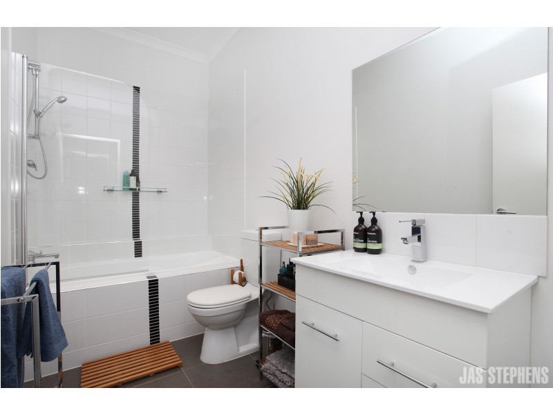 2/28 Thomson Street, Maidstone VIC 3012