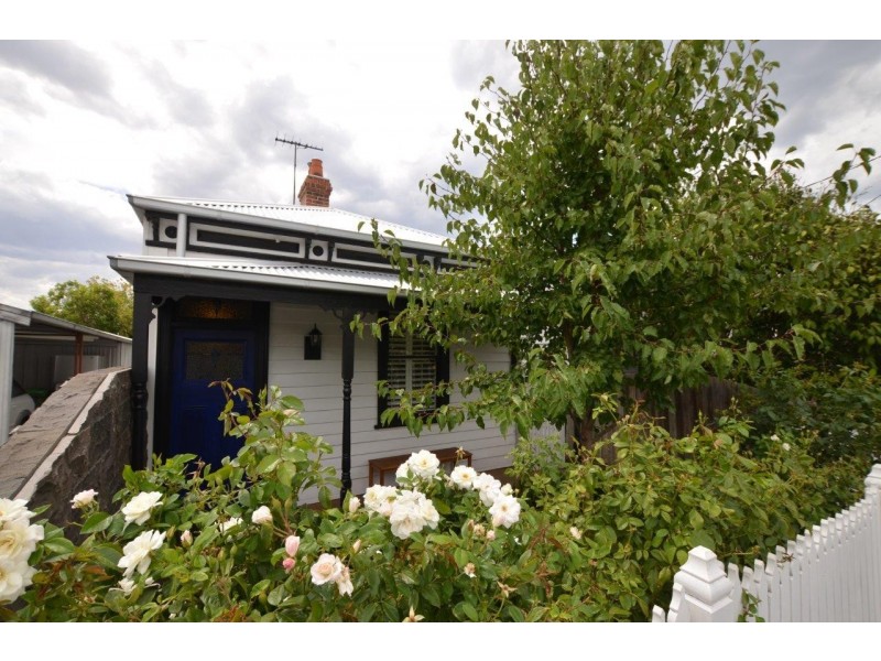 8 Dane Street, Seddon VIC 3011