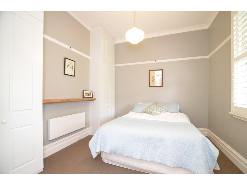 8 Dane Street, Seddon VIC 3011