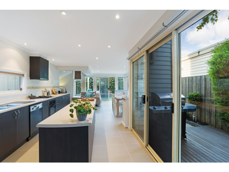 2/6 Exhibition Street, West Footscray VIC 3012