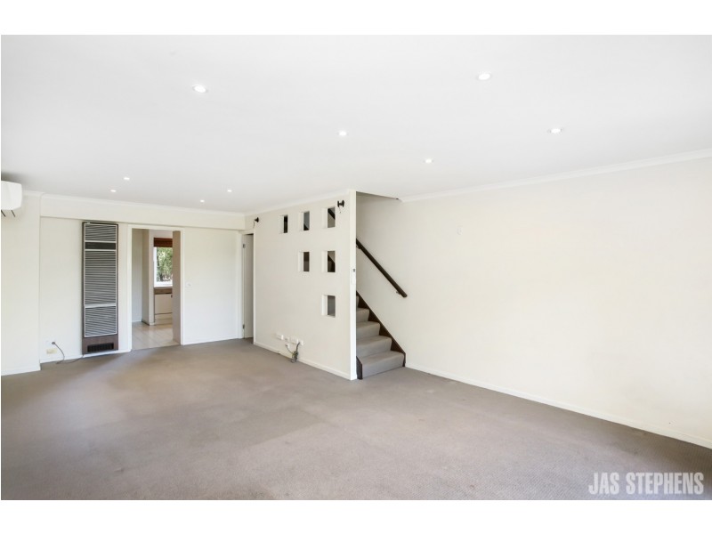 1/33 Ballarat Road, Footscray VIC 3011