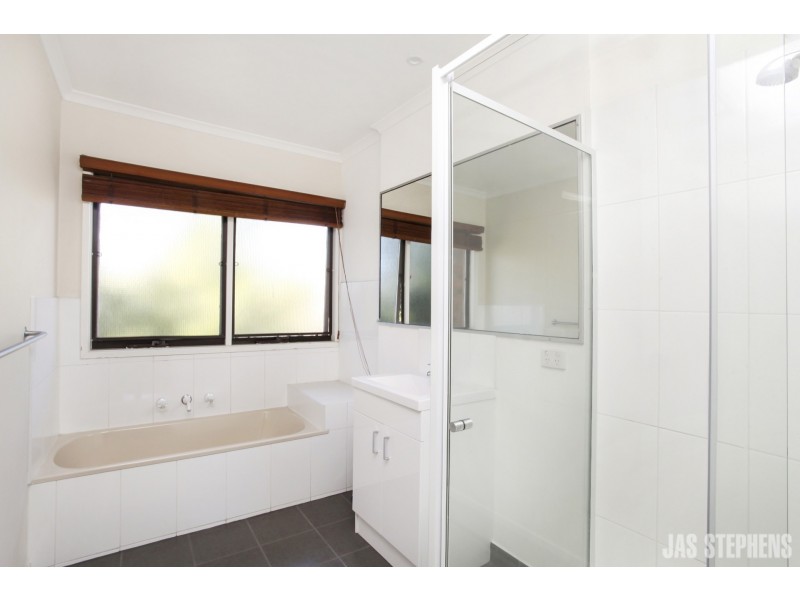 1/33 Ballarat Road, Footscray VIC 3011