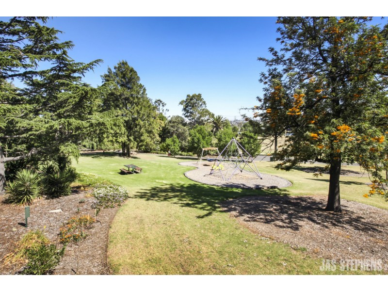 1/33 Ballarat Road, Footscray VIC 3011