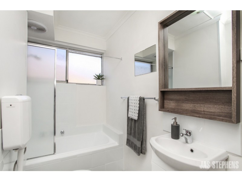 2/8 Burnewang Street, Albion VIC 3020