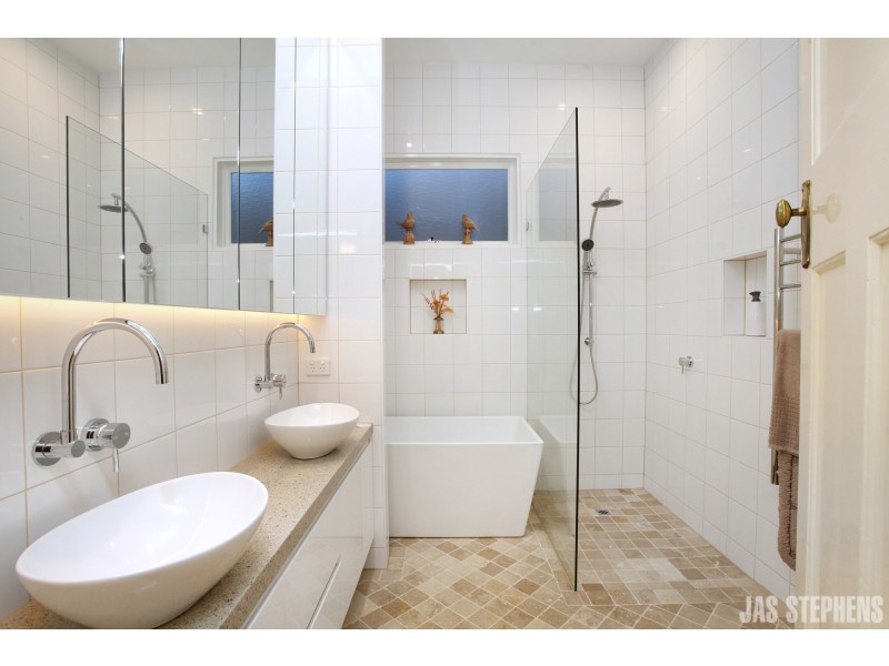 42 Empress Avenue, Kingsville VIC 3012