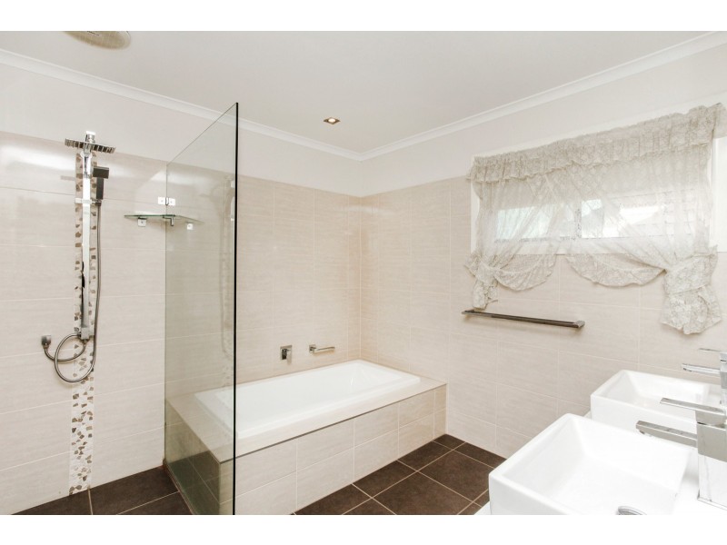 104 Seventh Avenue, Altona North VIC 3025