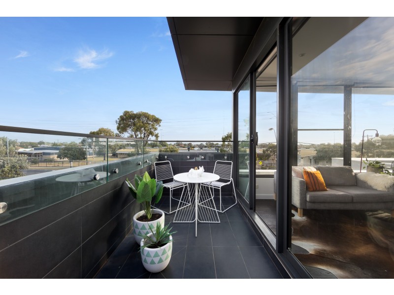 15/42 Kororoit Creek Road, Williamstown North VIC 3016