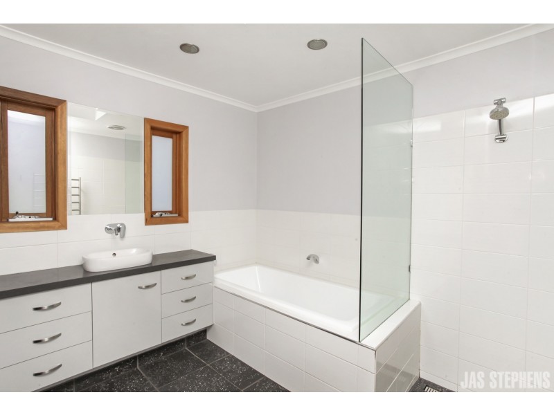 64 Hobbs Street, Seddon VIC 3011