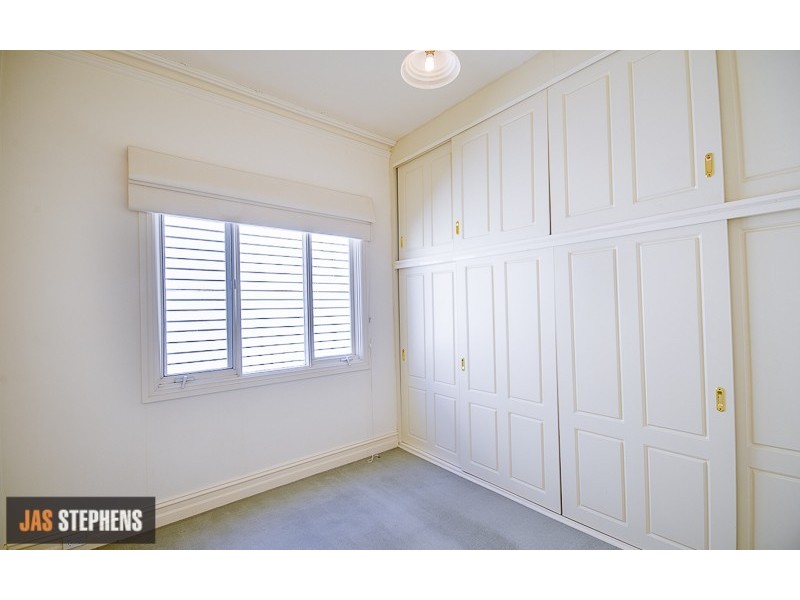 8 Browning Street, Seddon VIC 3011