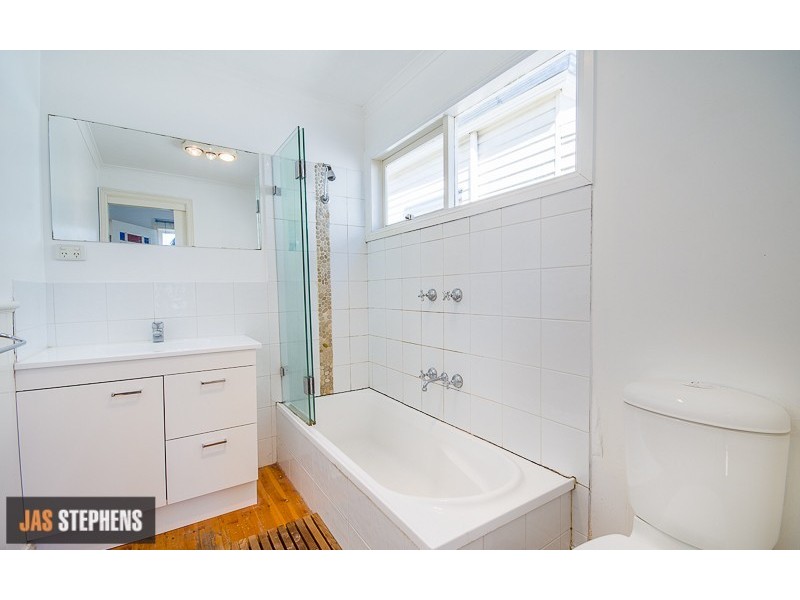 8 Browning Street, Seddon VIC 3011