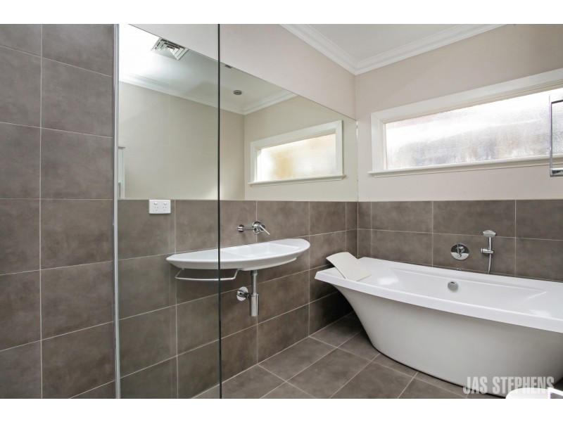 33 Napoleon Street, West Footscray VIC 3012