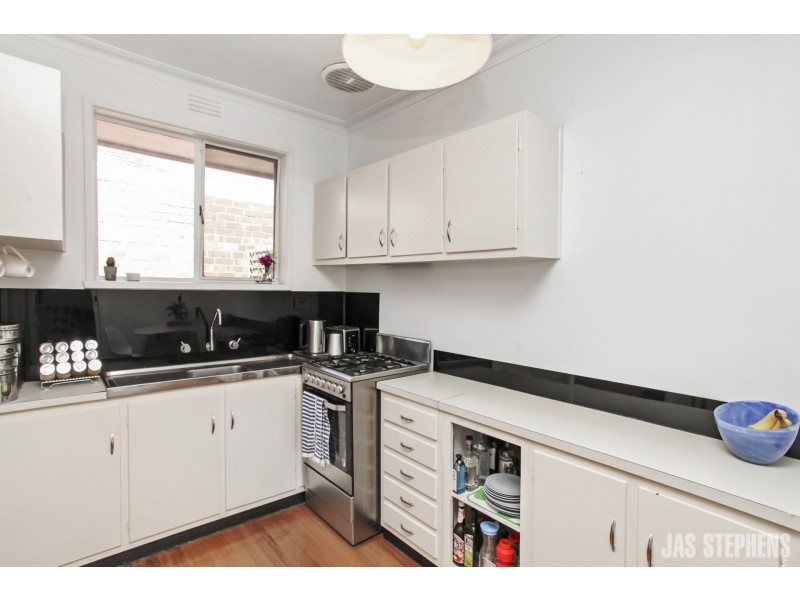 2/698 Barkly Street, West Footscray VIC 3012