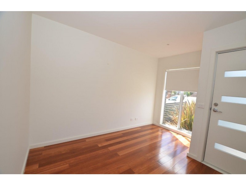 9 Desmond Street, Maidstone VIC 3012