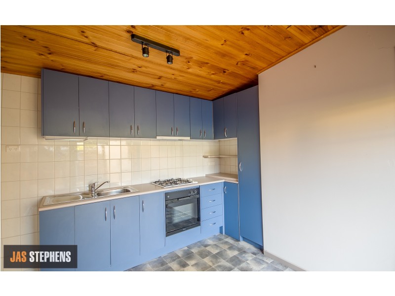 21 Pentland Parade, Seddon VIC 3011
