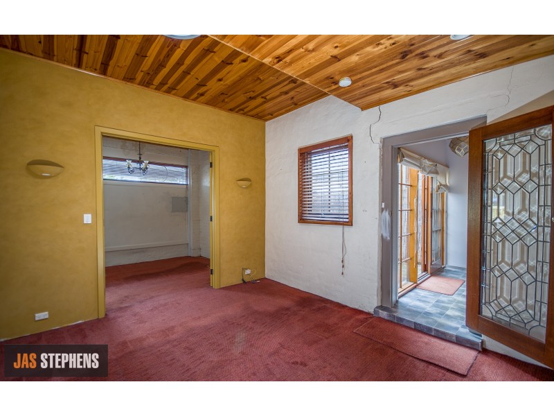 21 Pentland Parade, Seddon VIC 3011