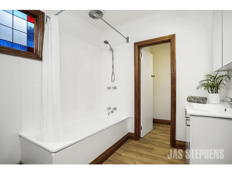 90 Queensville Street, Kingsville VIC 3012