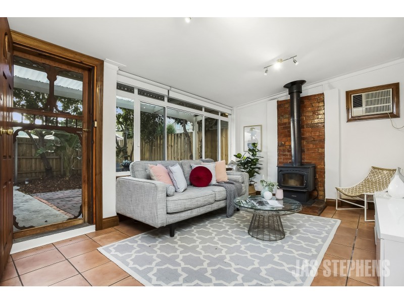 90 Queensville Street, Kingsville VIC 3012