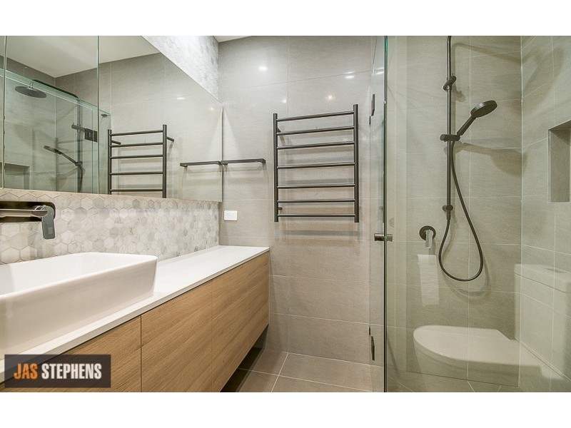 5/5 Flower Street, Essendon VIC 3040