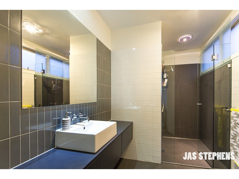 1/9 Bell Street, Seddon VIC 3011