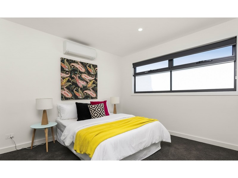 2/5 Flower Street, Essendon VIC 3040