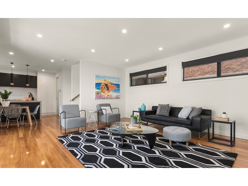 2/5 Flower Street, Essendon VIC 3040