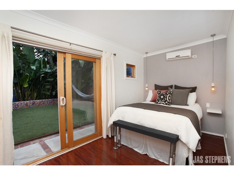 16 Margaret Street, Seddon VIC 3011