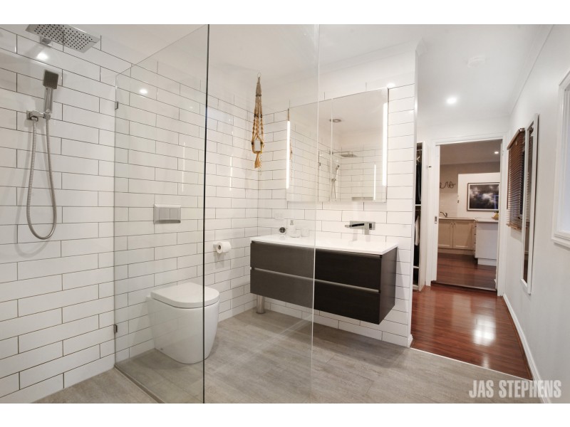 16 Margaret Street, Seddon VIC 3011