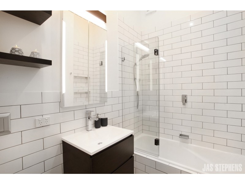 16 Margaret Street, Seddon VIC 3011