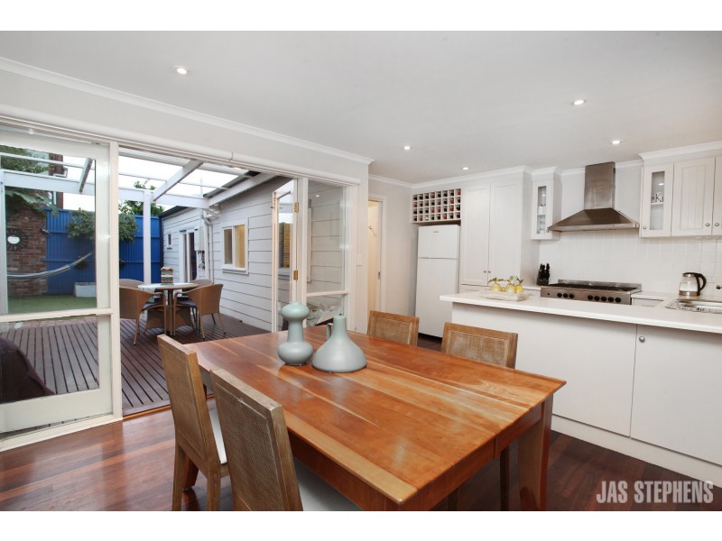 16 Margaret Street, Seddon VIC 3011