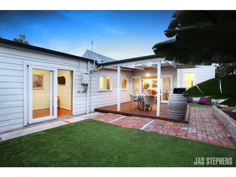 16 Margaret Street, Seddon VIC 3011