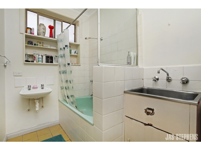 16/104 Cross Street, West Footscray VIC 3012