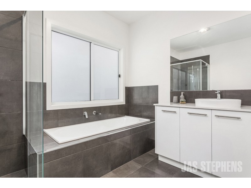 2/11 Pridham Street, Maribyrnong VIC 3032