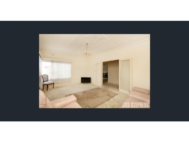14 Vernon Street, South Kingsville VIC 3015