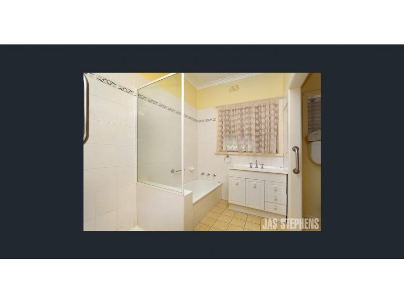 14 Vernon Street, South Kingsville VIC 3015