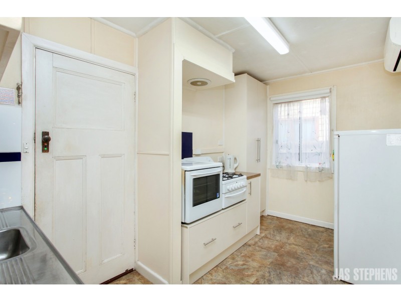 11 Empress Avenue, Kingsville VIC 3012